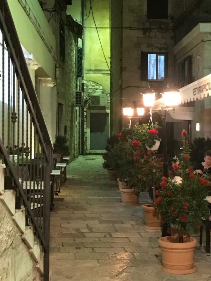 Room N&M - Diocletians Palace สปลิท ภายนอก รูปภาพ