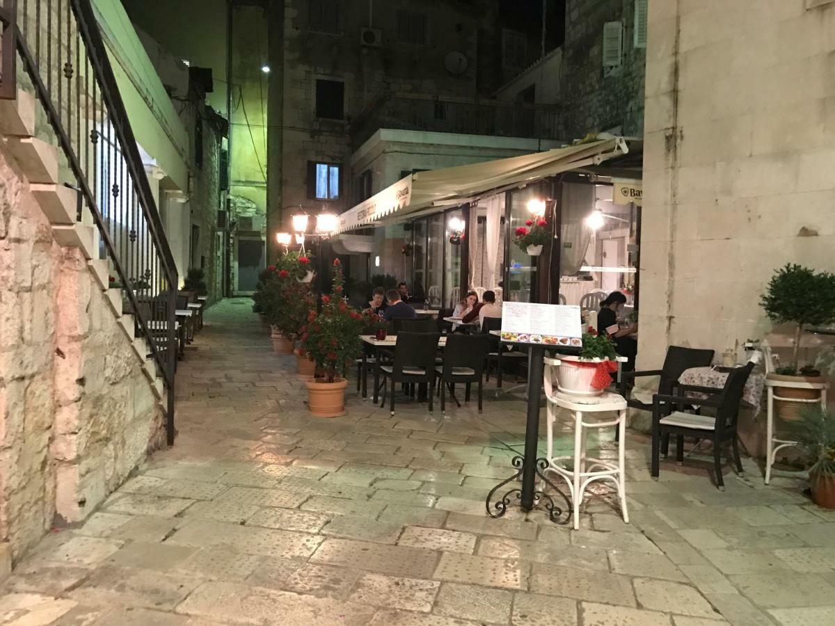 Room N&M - Diocletians Palace สปลิท ภายนอก รูปภาพ